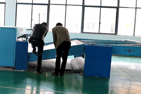 鼎諾機(jī)電全自動(dòng)被褥生產(chǎn)線